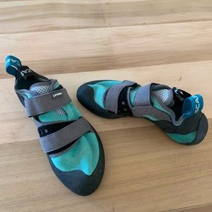 Scarpa women’s climbing shoes - NEVER WORN